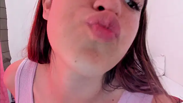 Snapshot of __leaa chatting on 02.14.25 leaa online show from 02.14.25