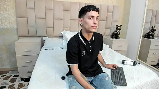 JhoanLeandro online show from 10.13.25