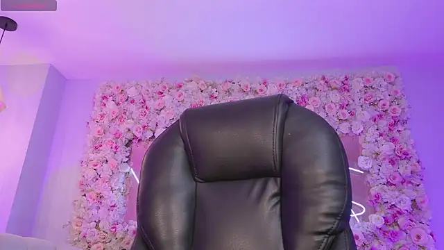 Snapshot of AmaiaHaywood chatting on 12.04.25 AmaiaHaywood online show from 12.04.25