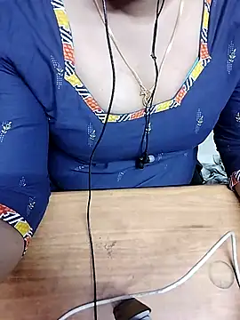 Snapshot of Tamil_Radha chatting on 10.29.25 Tamil Radha online show from 10.29.25