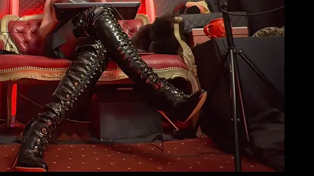 Snapshot of MistressesAliceAndRita chatting on 04.14.26 MistressesAliceAndRita online show from 04.14.26