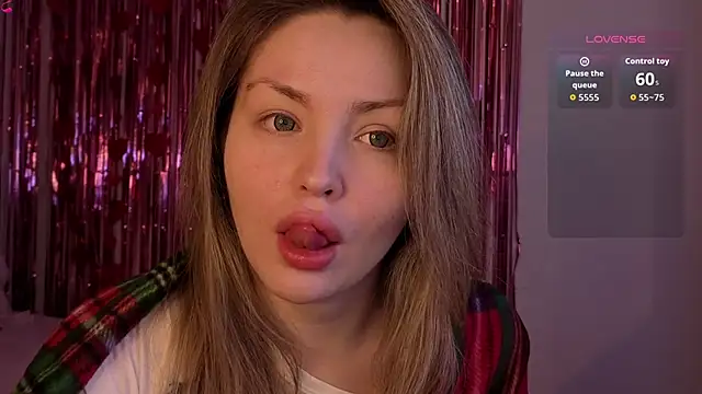Snapshot of Lora_Rosee chatting on 04.30.26 Lora Rosee online show from 04.30.26
