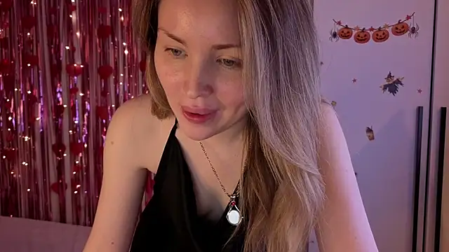 Snapshot of Lora_Rosee chatting on 05.31.26 Lora Rosee online show from 05.31.26