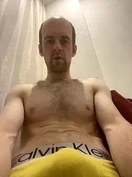 LynnAhNight online show from 10.11.25