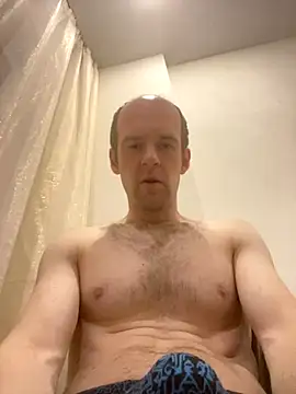 LynnAhNight online show from 10.14.25