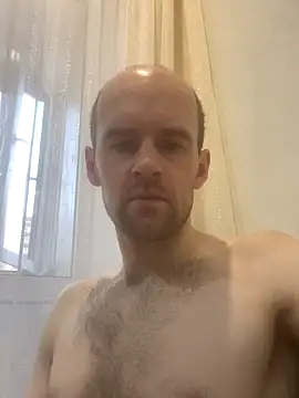 LynnAhNight online show from 11.09.25