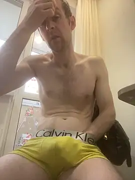 LynnAhNight online show from 04.02.26