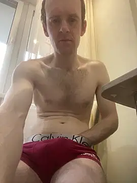 LynnAhNight online show from 04.10.26