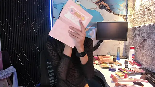 Snapshot of cassidy_blossom chatting on 10.10.25 cassidy blossom online show from 10.10.25