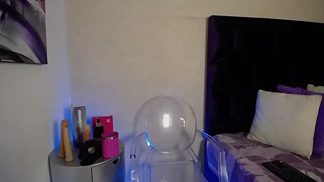 Snapshot of GochitaWild chatting on 09.22.25 GochitaWild online show from 09.22.25