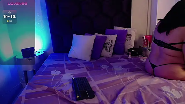 Snapshot of GochitaWild chatting on 09.26.25 GochitaWild online show from 09.26.25