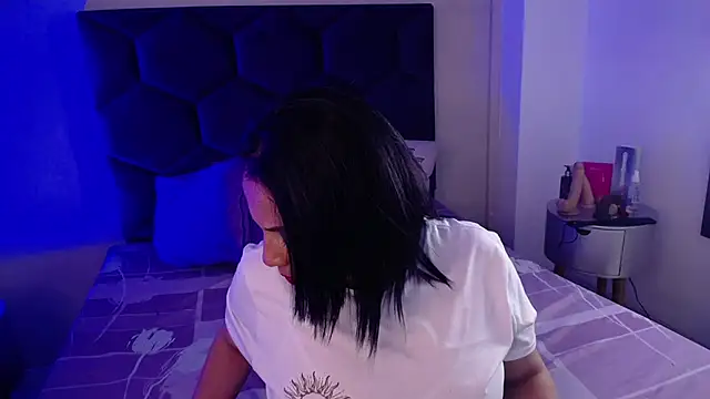 Snapshot of GochitaWild chatting on 09.27.25 GochitaWild online show from 09.27.25