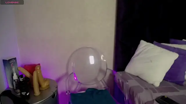 Snapshot of GochitaWild chatting on 11.12.25 GochitaWild online show from 11.12.25