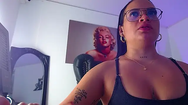 Snapshot of Taliana36 chatting on 02.20.25 Taliana36 online show from 02.20.25