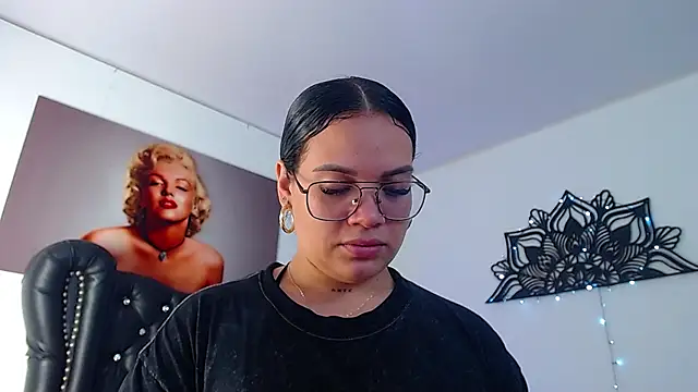 Snapshot of Taliana36 chatting on 02.21.25 Taliana36 online show from 02.21.25