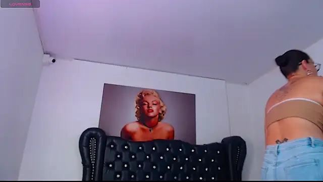 Snapshot of Taliana36 chatting on 10.18.25 Taliana36 online show from 10.18.25