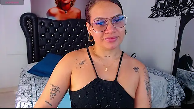 Snapshot of Taliana36 chatting on 10.22.25 Taliana36 online show from 10.22.25