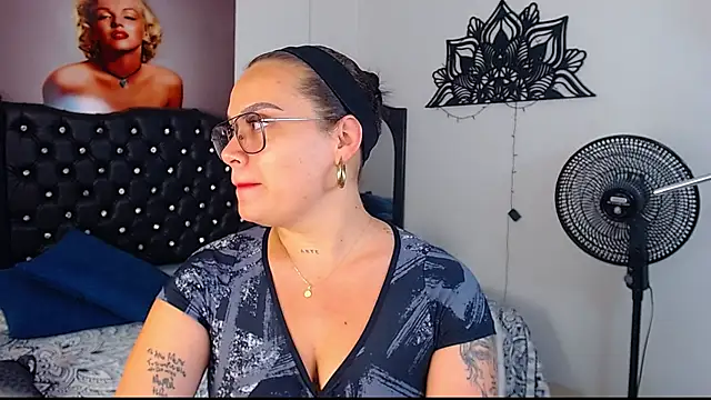 Snapshot of Taliana36 chatting on 10.29.25 Taliana36 online show from 10.29.25