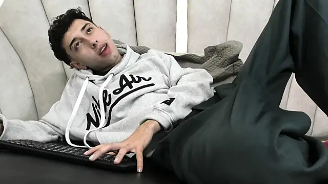 Snapshot of erickblaze_wm chatting on 02.18.25 erickblaze wm online show from 02.18.25