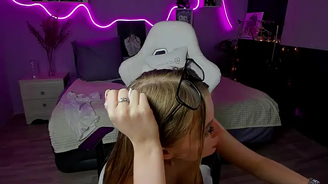 AnitaLamb online show from 02.16.25