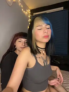 Snapshot of mavimist__ chatting on 09.18.25 mavimist online show from 09.18.25