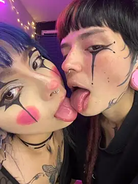 Snapshot of mavimist__ chatting on 10.31.25 mavimist online show from 10.31.25