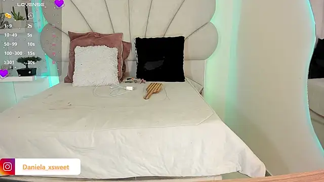 Snapshot of Danielaangelina chatting on 10.12.25 Danielaangelina online show from 10.12.25