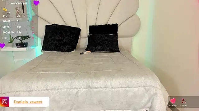 Snapshot of Danielaangelina chatting on 10.19.25 Danielaangelina online show from 10.19.25