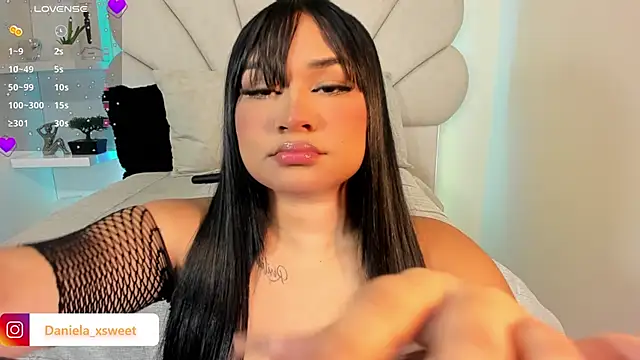 Snapshot of Danielaangelina chatting on 11.17.25 Danielaangelina online show from 11.17.25