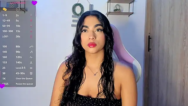 Snapshot of Bella_ricci_ chatting on 10.07.25 Bella ricci online show from 10.07.25