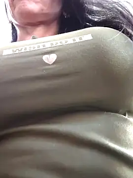 Snapshot of hema_gold chatting on 10.24.25 hema gold online show from 10.24.25