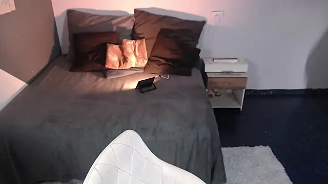 Snapshot of LeaBigboobs chatting on 02.14.25 LeaBigboobs online show from 02.14.25