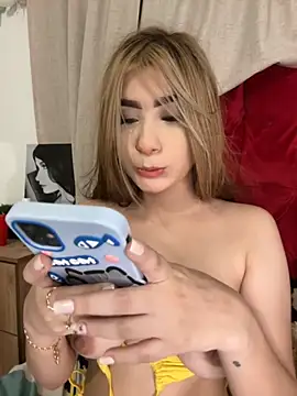 Snapshot of akirahattori chatting on 10.24.25 akirahattori online show from 10.24.25