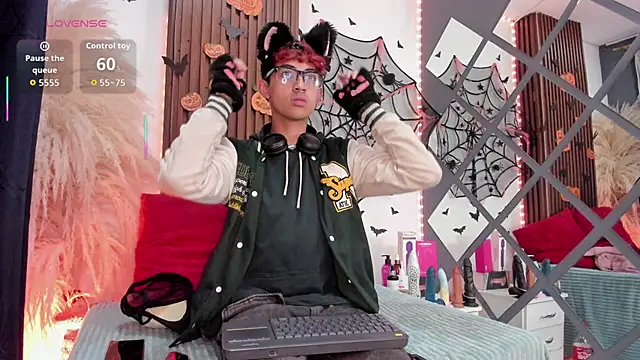 Snapshot of Allen_Starck chatting on 10.14.25 Allen Starck online show from 10.14.25