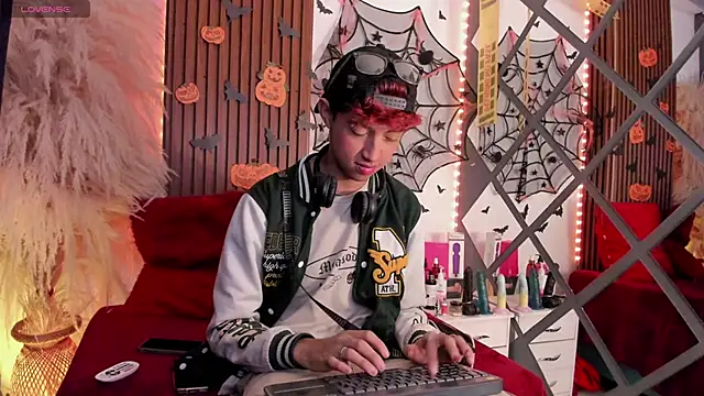 Snapshot of Allen_Starck chatting on 10.15.25 Allen Starck online show from 10.15.25