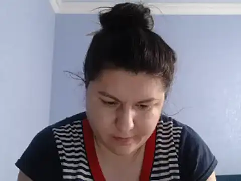 KiraSwee online show from 01.30.25