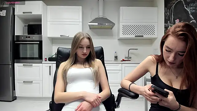 Snapshot of lisenok chatting on 12.04.25 lisenok online show from 12.04.25