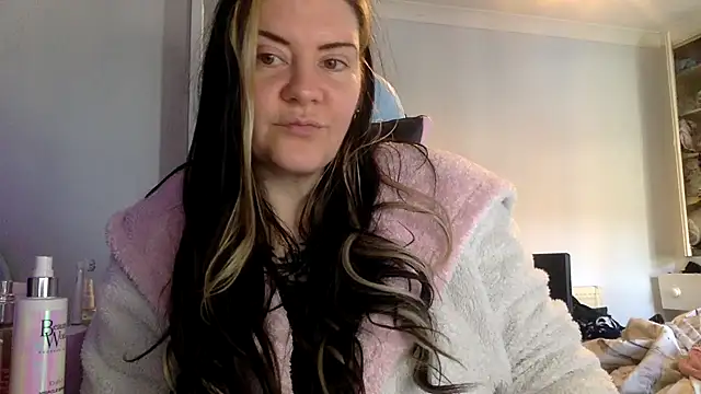 Snapshot of AureliaXOX chatting on 02.05.25 AureliaXOX online show from 02.05.25