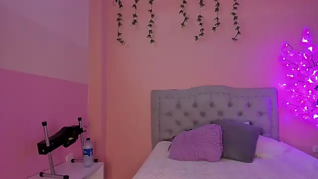 Snapshot of littletammy4u_ chatting on 10.07.25 littletammy4u online show from 10.07.25