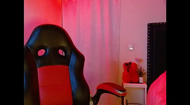 Snapshot of SallyWhitee chatting on 03.12.25 SallyWhitee online show from 03.12.25