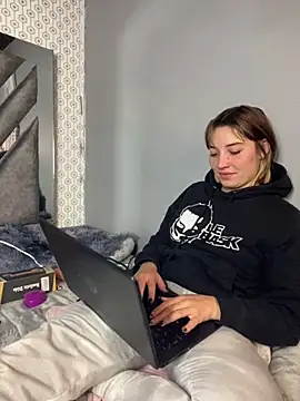 Maggie Geller online show from 03.05.25