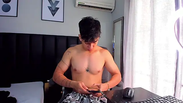 ISAAC CRYSTON online show from 03.05.25