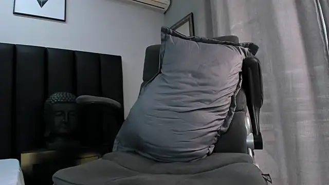 ISAAC CRYSTON online show from 03.07.25