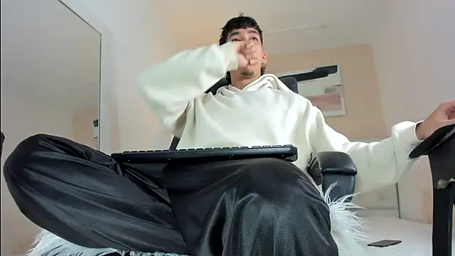 ISAAC CRYSTON online show from 12.22.25