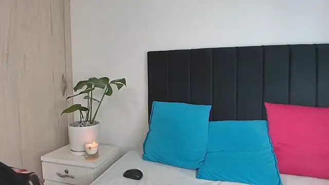 Snapshot of MarianaGiiiL chatting on 02.15.25 MarianaGiiiL online show from 02.15.25