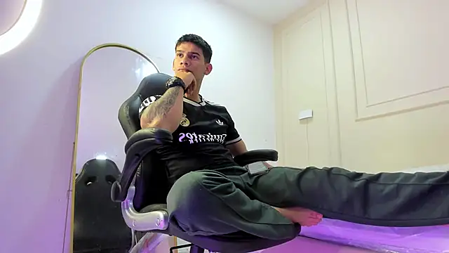 Snapshot of ANDRES_STUD chatting on 06.15.26 ANDRES STUD online show from 06.15.26