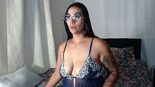 Snapshot of Daphne_Gabor chatting on 03.11.25 Daphne Gabor online show from 03.11.25