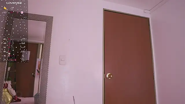 Snapshot of Neekito_ chatting on 11.22.25 Neekito online show from 11.22.25