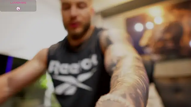 Snapshot of David_blake_ chatting on 10.05.25 David blake online show from 10.05.25