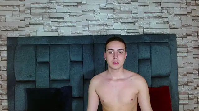 Snapshot of angel_holguin22 chatting on 02.08.25 angel holguin22 online show from 02.08.25